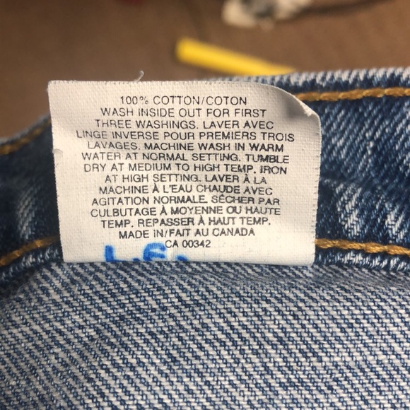 90’s Vintage Levi 560 Jean Shorts - Picture 5 of 5